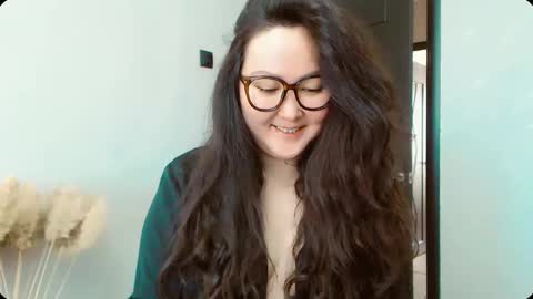 Snapshot of dalidayes chatting on 11-15-25, 05:49 Dali online show from 11-15-25, 05:49