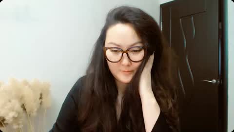 Snapshot of dalidayes chatting on 11-30-25, 05:22 Dali online show from 11-30-25, 05:22