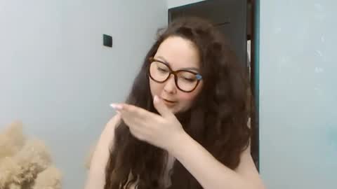 Snapshot of dalidayes chatting on 06-15-26, 05:42 Dali online show from 06-15-26, 05:42