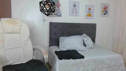Dalila online show from 10-15-25, 01:22
