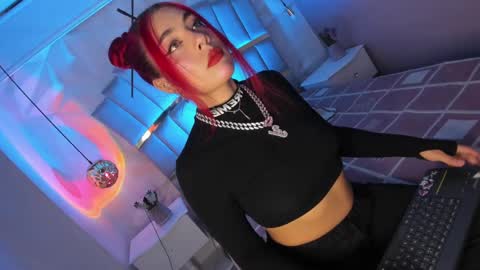 Snapshot of dalila_thoms chatting on 12-20-24, 10:27 Dalila online show from 12-20-24, 10:27