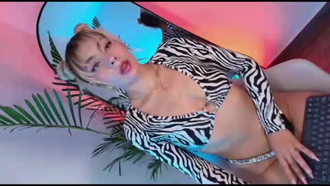 Snapshot of dalilathoms chatting on 01-09-26, 09:05 dalilathoms online show from 01-09-26, 09:05