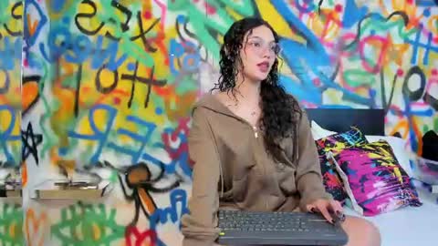 Snapshot of daliluu chatting on 07-12-26, 06:21 Dali Luu online show from 07-12-26, 06:21