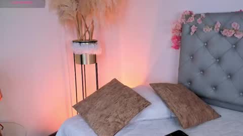 Dalyla online show from 01-18-26, 01:04