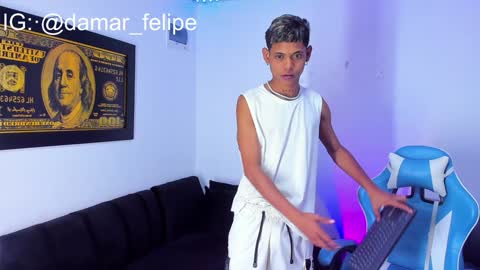 Snapshot of damar_felipe chatting on 01-12-25, 07:00 damar_felipe online show from 01-12-25, 07:00