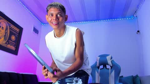 Snapshot of damar_felipe chatting on 01-23-25, 04:09 damar_felipe online show from 01-23-25, 04:09