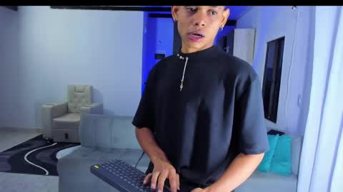 Snapshot of damar_felipe chatting on 02-11-25, 02:03 damar_felipe online show from 02-11-25, 02:03