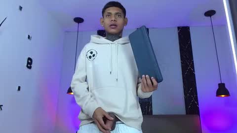 Snapshot of damar_felipe chatting on 10-09-25, 04:54 damar_felipe online show from 10-09-25, 04:54
