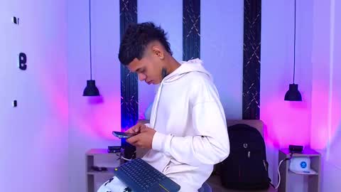 Snapshot of damar_felipe chatting on 10-11-25, 04:33 damar_felipe online show from 10-11-25, 04:33