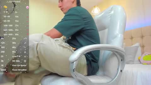 Snapshot of damian23_ chatting on 01-16-25, 03:35 DAMIAN online show from 01-16-25, 03:35