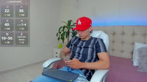 Snapshot of damian23_ chatting on 01-27-25, 12:48 DAMIAN online show from 01-27-25, 12:48