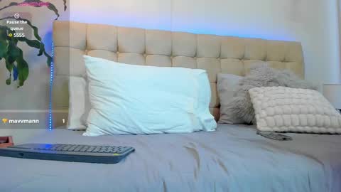 Snapshot of damian23_ chatting on 02-18-25, 03:43 DAMIAN online show from 02-18-25, 03:43
