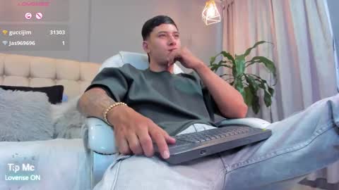 Snapshot of damian23_ chatting on 09-28-25, 02:55 DAMIAN online show from 09-28-25, 02:55