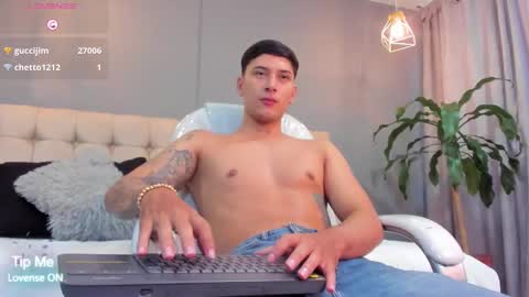 Snapshot of damian23_ chatting on 09-29-25, 02:11 DAMIAN online show from 09-29-25, 02:11