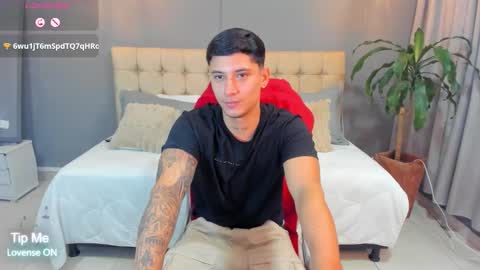 Snapshot of damian23_ chatting on 10-16-25, 10:27 DAMIAN online show from 10-16-25, 10:27