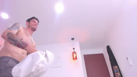 Snapshot of damian_bull chatting on 10-13-25, 07:36 D A M I A N online show from 10-13-25, 07:36