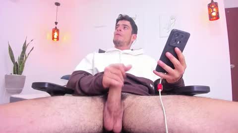 Snapshot of damian_bull chatting on 10-20-25, 08:42 D A M I A N online show from 10-20-25, 08:42