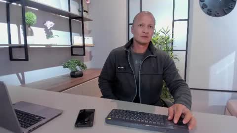 Snapshot of damiancavalli chatting on 07-30-26, 11:42 Damian online show from 07-30-26, 11:42