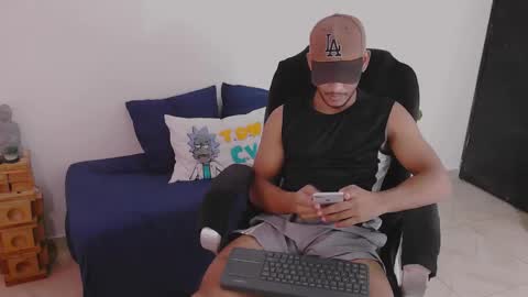 Snapshot of damiann_rees chatting on 09-13-25, 02:33 instagram damiannreed. online show from 09-13-25, 02:33