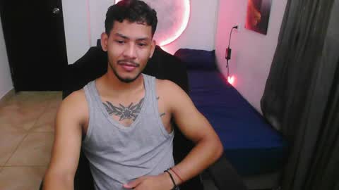 instagram damiannreed. online show from 04-08-26, 12:49