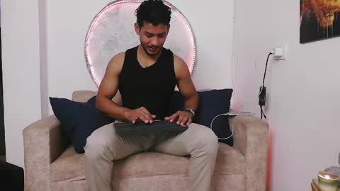 Snapshot of damiann_rees chatting on 06-05-26, 01:45 instagram damiannreed. online show from 06-05-26, 01:45