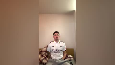 Snapshot of damo111694 chatting on 03-04-26, 11:00 damo111694 online show from 03-04-26, 11:00