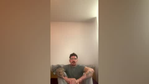 Snapshot of damo111694 chatting on 03-08-26, 09:51 damo111694 online show from 03-08-26, 09:51