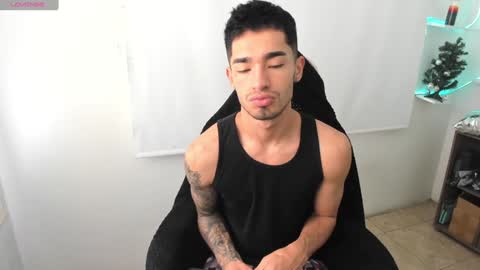 Snapshot of damon_333 chatting on 01-06-25, 07:13 Damon online show from 01-06-25, 07:13