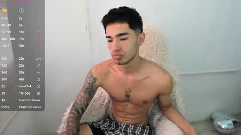 Snapshot of damon_333 chatting on 01-20-25, 10:15 Damon online show from 01-20-25, 10:15