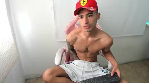 Snapshot of damon_333 chatting on 02-21-25, 08:05 Damon online show from 02-21-25, 08:05