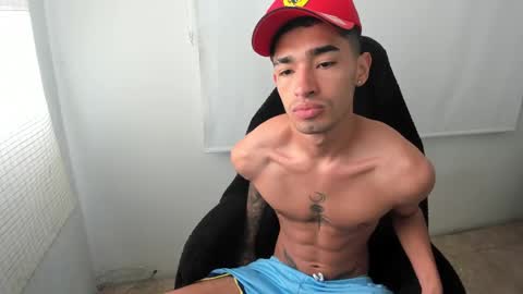 Snapshot of damon_333 chatting on 02-25-25, 12:24 Damon online show from 02-25-25, 12:24