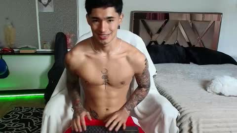 Snapshot of damon_333 chatting on 09-19-25, 07:03 Damon online show from 09-19-25, 07:03