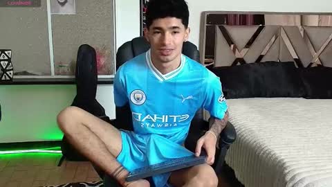 Snapshot of damon_333 chatting on 09-26-25, 04:22 Damon online show from 09-26-25, 04:22