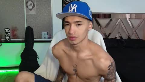 Snapshot of damon_333 chatting on 10-12-25, 06:51 Damon online show from 10-12-25, 06:51