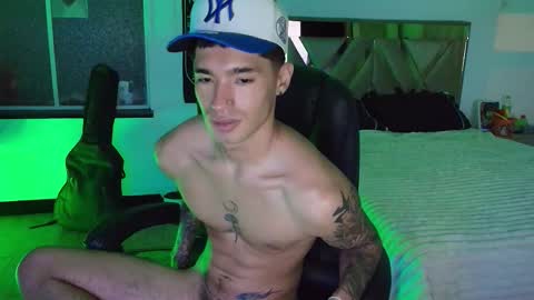 Snapshot of damon_333 chatting on 10-16-25, 06:47 Damon online show from 10-16-25, 06:47