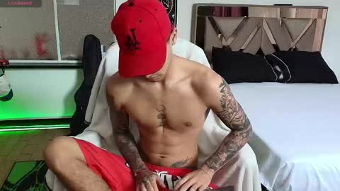 Snapshot of damon_333 chatting on 10-30-25, 04:41 Damon online show from 10-30-25, 04:41