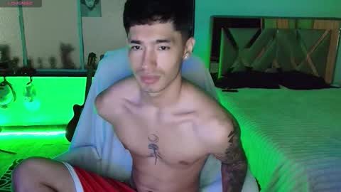 Snapshot of damon_333 chatting on 11-10-25, 11:48 Damon online show from 11-10-25, 11:48