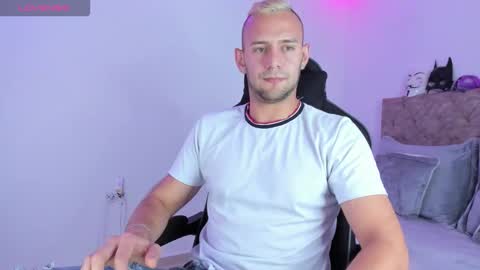 Snapshot of damon_baker0 chatting on 10-27-25, 05:06 Damon bakert online show from 10-27-25, 05:06