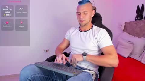 Snapshot of damon_baker0 chatting on 11-04-25, 05:34 Damon bakert online show from 11-04-25, 05:34