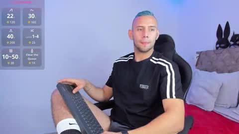 Snapshot of damon_baker0 chatting on 11-14-25, 03:44 Damon bakert online show from 11-14-25, 03:44