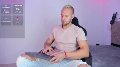 Snapshot of damon_baker0 chatting on 01-06-26, 06:33 Damon bakert online show from 01-06-26, 06:33