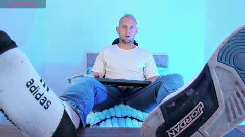 Snapshot of damon_baker0 chatting on 02-03-26, 03:50 Damon bakert online show from 02-03-26, 03:50