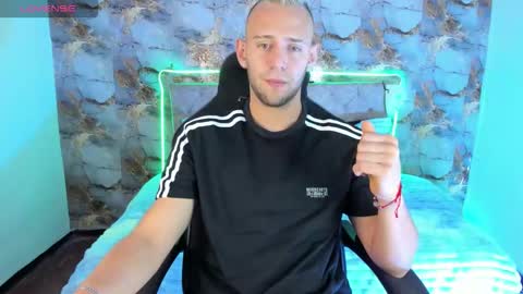 Snapshot of damon_baker0 chatting on 02-16-26, 02:46 Damon bakert online show from 02-16-26, 02:46