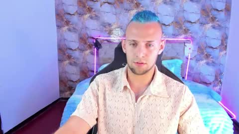 Snapshot of damon_baker0 chatting on 03-20-26, 06:13 Damon bakert online show from 03-20-26, 06:13