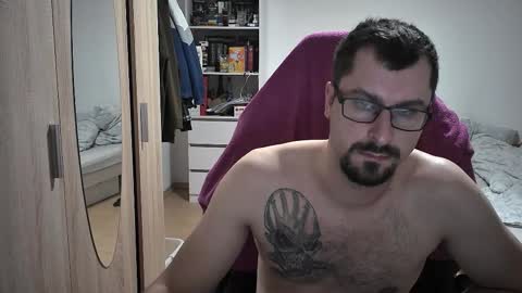 Snapshot of dan_the_man405 chatting on 10-27-25, 08:13 King Dan online show from 10-27-25, 08:13