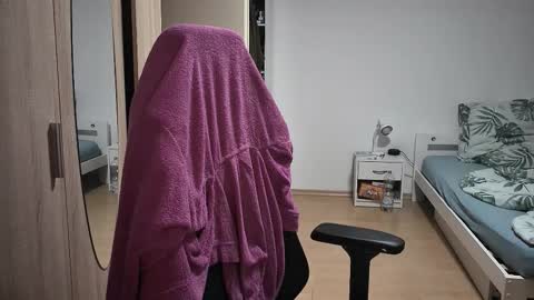 Snapshot of dan_the_man405 chatting on 10-29-25, 07:59 King Dan online show from 10-29-25, 07:59