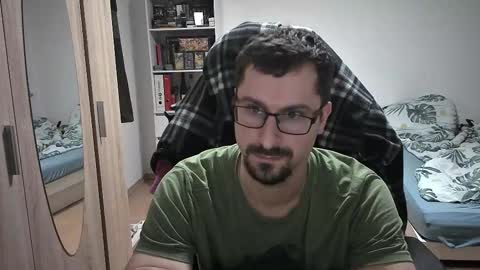 Snapshot of dan_the_man405 chatting on 11-11-25, 07:58 King Dan online show from 11-11-25, 07:58