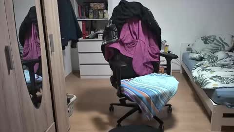 Snapshot of dan_the_man405 chatting on 11-18-25, 08:35 King Dan online show from 11-18-25, 08:35