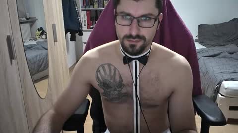 Snapshot of dan_the_man405 chatting on 11-22-25, 08:52 King Dan online show from 11-22-25, 08:52