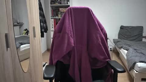 Snapshot of dan_the_man405 chatting on 11-23-25, 07:35 King Dan online show from 11-23-25, 07:35